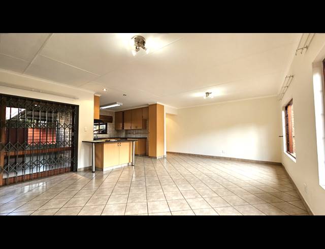 2 BEDROOM HOUSE RENTED IN MORELETA PARK